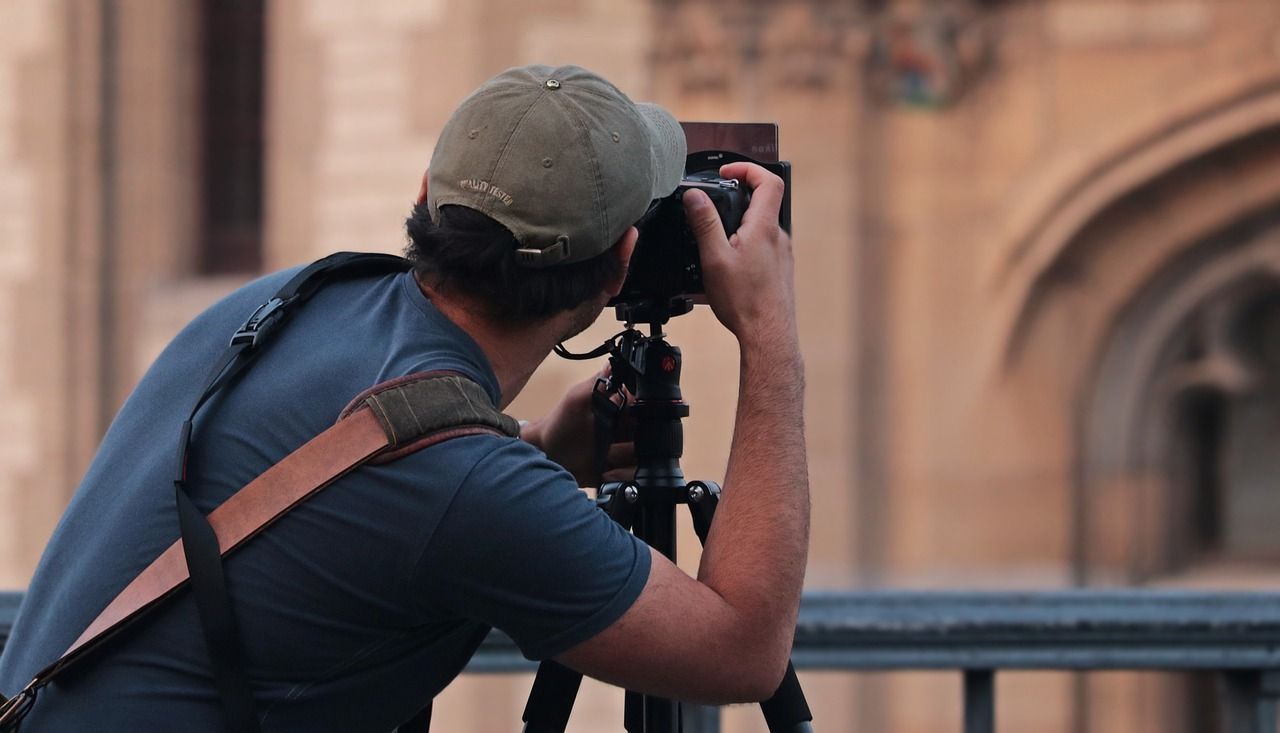 Niezbędne akcesoria dla fotografów - co warto mieć w swoim arsenał