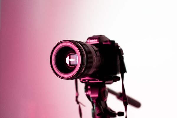 Dlaczego warto postawić na hybrydowe aparaty fotograficzne?